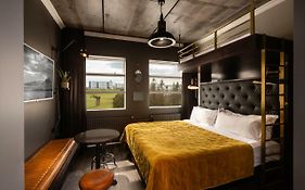 R13 - A Townhouse Hotel